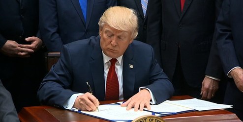 ترامپ دستور حفاظت از مجسمه‌های آمریکا را امضا کرد
