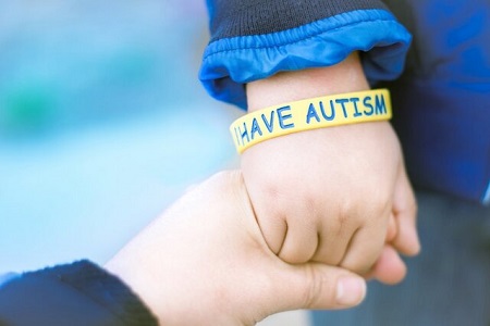 مصائب کرونا برای کودکان اوتیسم