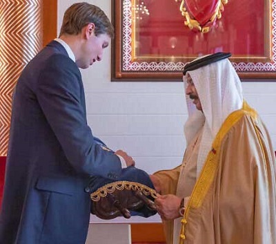 کوشنر به پادشاه بحرین تورات هدیه داد!