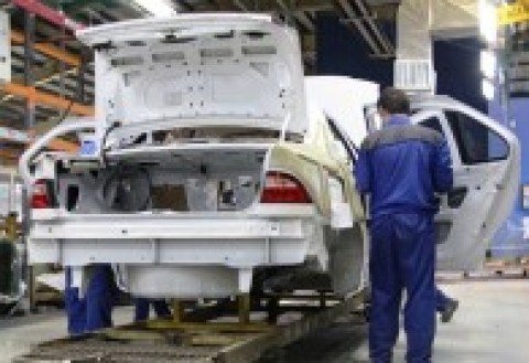 تولید هر دستگاه خودروی داخلی تا ۱۶۱۰ یورو ارزبری دارد