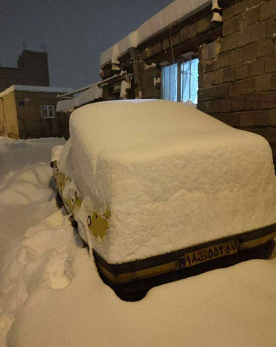 محو شدن خودرو‌ها زیر برف سنگینِ کردستان