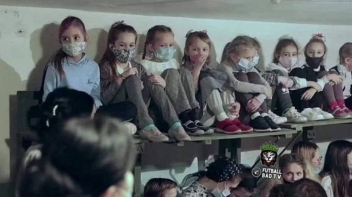 وضیعت فجیع کودکان در اوکراین، توی قفسه‌ها