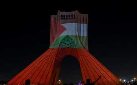 نورپردازی برج آزادی برای مردم غزه