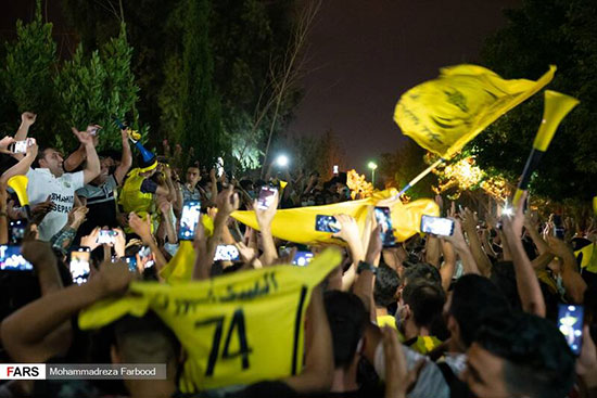 شادی مردم شیراز بعد از صعود فجرسپاسی به لیگ برتر