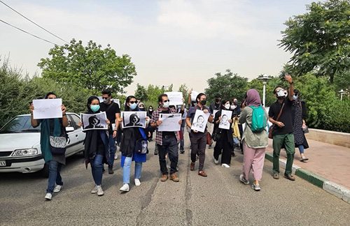 تجمع خبرنگار‌ان مقابل سازمان محیط زیست