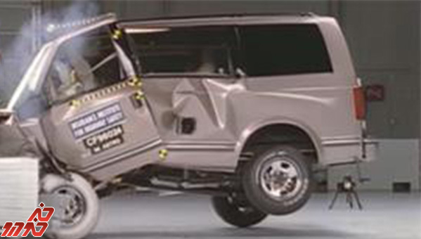 ۱۲ وسیله نقلیه که در تست تصادف IIHS امتیاز پایینی دریافت کرده‌اند