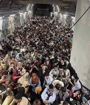 وضعیت هواپیمای باری آمریکا حین ترک کابل