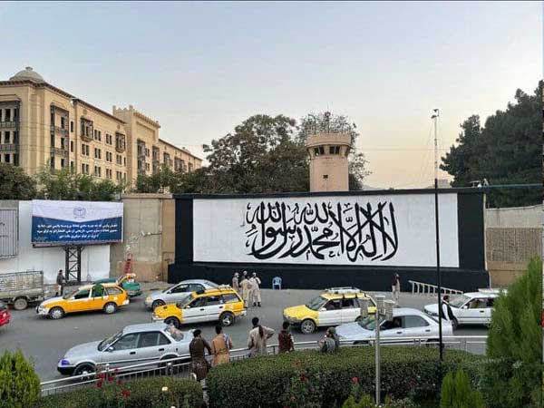 دیوار سفارت آمریکا در کابل پس از حضور طالبان