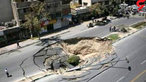 نشت زمین در خیابان کارگر تهران
