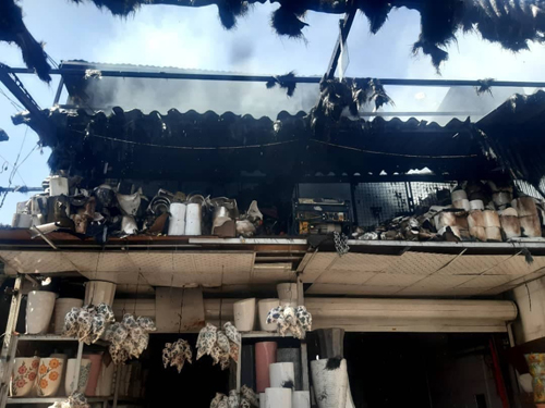 آتش‌سوزی در ۲۰ غرفه بازار گل محلاتی