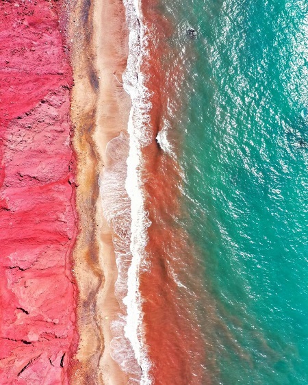 تصویری جذاب از خاک‌های رنگی جزیره هرمز