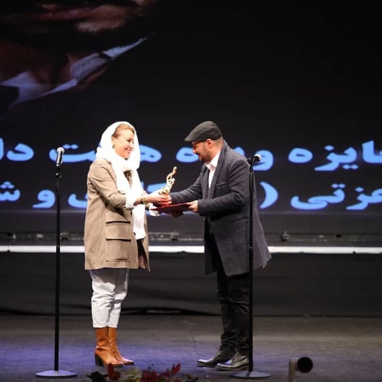 جایزه‌ای که جواد عزتی از دست همسرش دریافت کرد