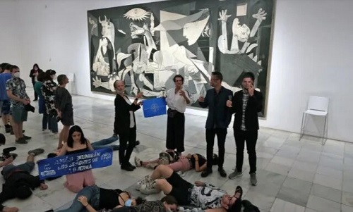 معترضان به اجلاس ناتو روبروی نقاشی پیکاسو مُردند!