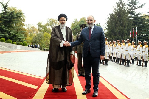 استقبال رسمی رئیسی از نخست وزیر ارمنستان