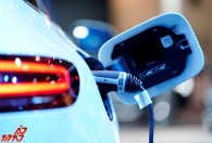 گوگل مپ پیدا کردن شارژرهای سریع خودروهای الکتریکی را آسان می‌ کند