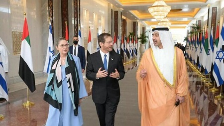 رئیس رژیم صهیونیستی وارد امارات شد