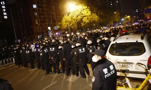 حضور گسترده نیروهای پلیس در پکن و شانگهای
