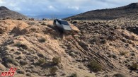 تماشای تسلا سایبرتراک در یک تپه و فرود چالش برانگیز
