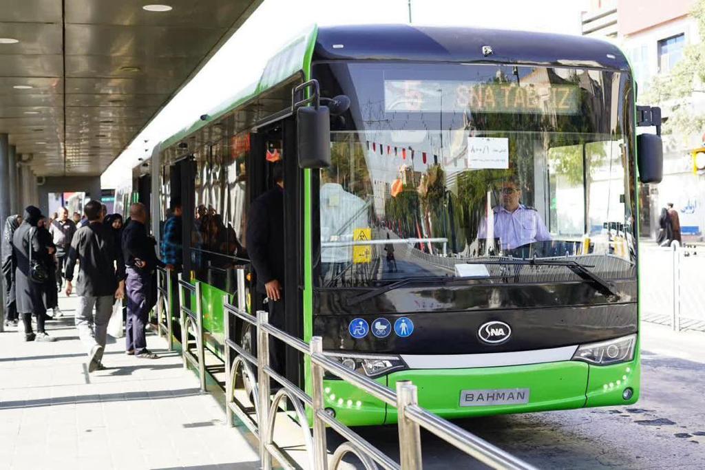 هاشمی: اتوبوس‌های گروه بهمن، بهترین‌ها را برای زائران حرم رضوی عرضه می‌کنند