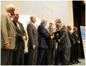 شرکت یزد تایر موفق به دریافت گواهینامه سه ستاره تعهد به تعالی سازمانی در صنعت پتروشیمی شد