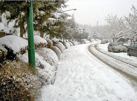 رانندگان براي عبور از محورهاي كوهستاني و برف گير به زنجيرچرخ مجهز باشند  