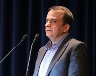 چهار سوال مدیرعامل ایران خودرو در همایش صنعت خودرو