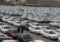 خریداران خودرو دست نگه دارند