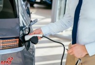 سرمایه گذاری 5.5 میلیارد دلاری نمایندگی ها برای شارژرهای خودروهای التریکی