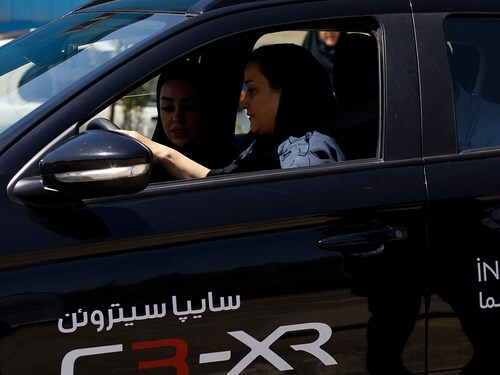 گزارش تصویری برنامه تست رانندگی خودرو سیتروئن C3-XR توسط بانوان خبرنگار
