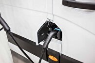 بازار ون‌های تجاری در ماه نوامبر کاهش یافت، اما تقاضا برای نسخه‌های برقی همچنان رو به رشد است