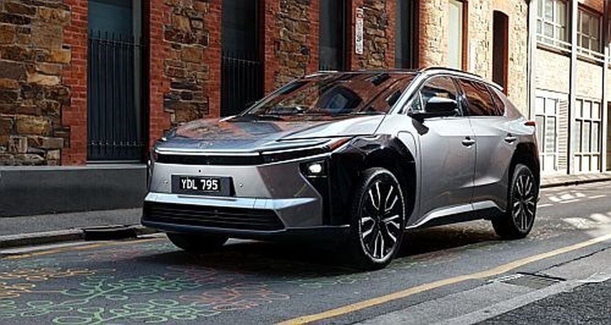 تویوتا قیمت bZ4X را تا بیش از ۱۰ هزار دلار کاهش داد و همراه با ارتقا برای مدل ۲۰۲۶ عرضه می‌کند