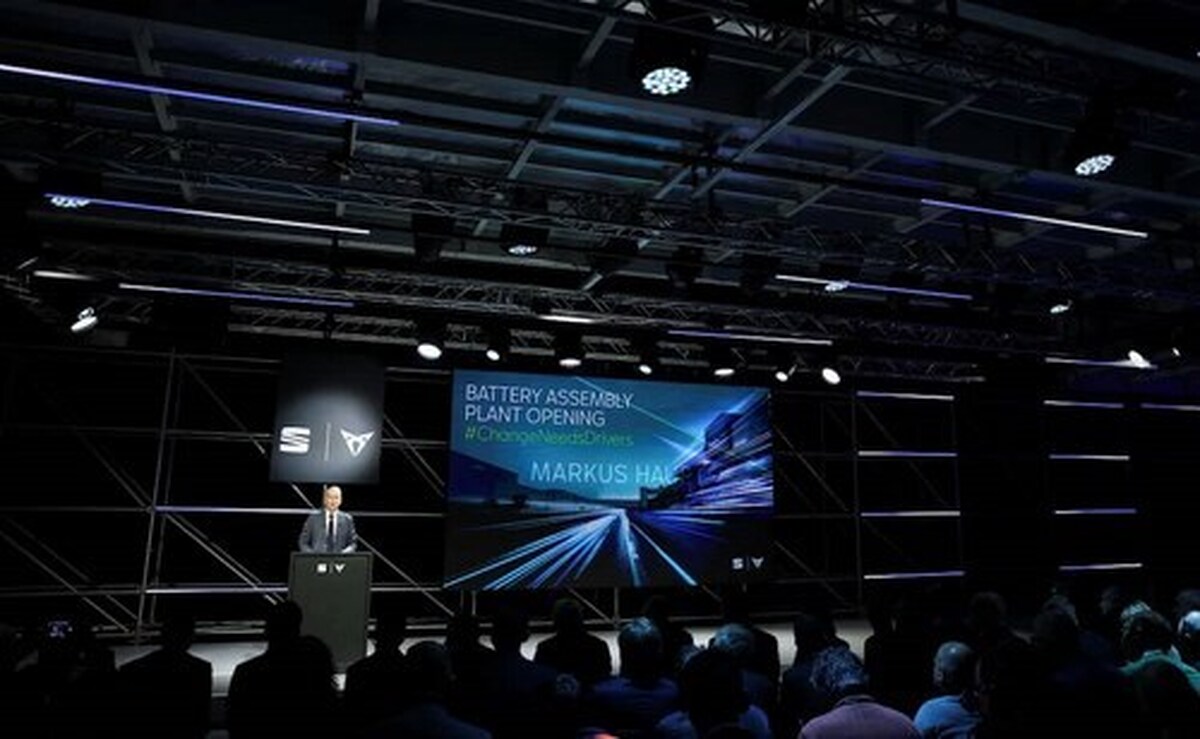 سئات: بازنگری اتحادیه اروپا درباره ممنوعیت موتورهای احتراق تا ۲۰۳۵ می‌تواند به گذار به خودروهای برقی کمک کند